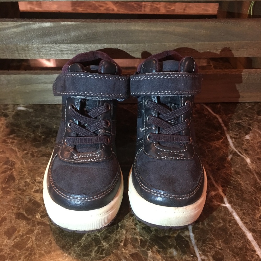 OshKosh B’gosh Toddler Boots Size 6